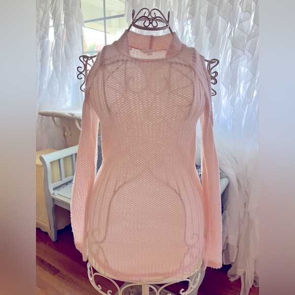 Womens size small light pink Decree brand cold shoulder sweater - Picture 2 of 7